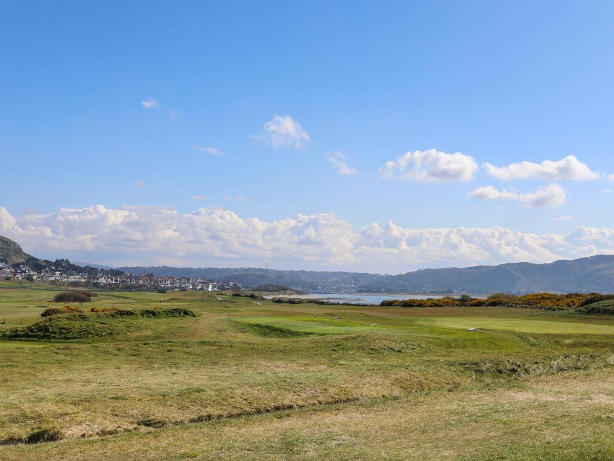 Вилла Bryn Tirion - Penrhynside Конви Экстерьер фото