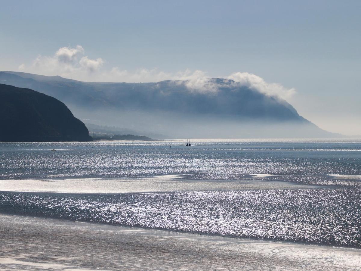 Вилла Bryn Tirion - Penrhynside Конви Экстерьер фото